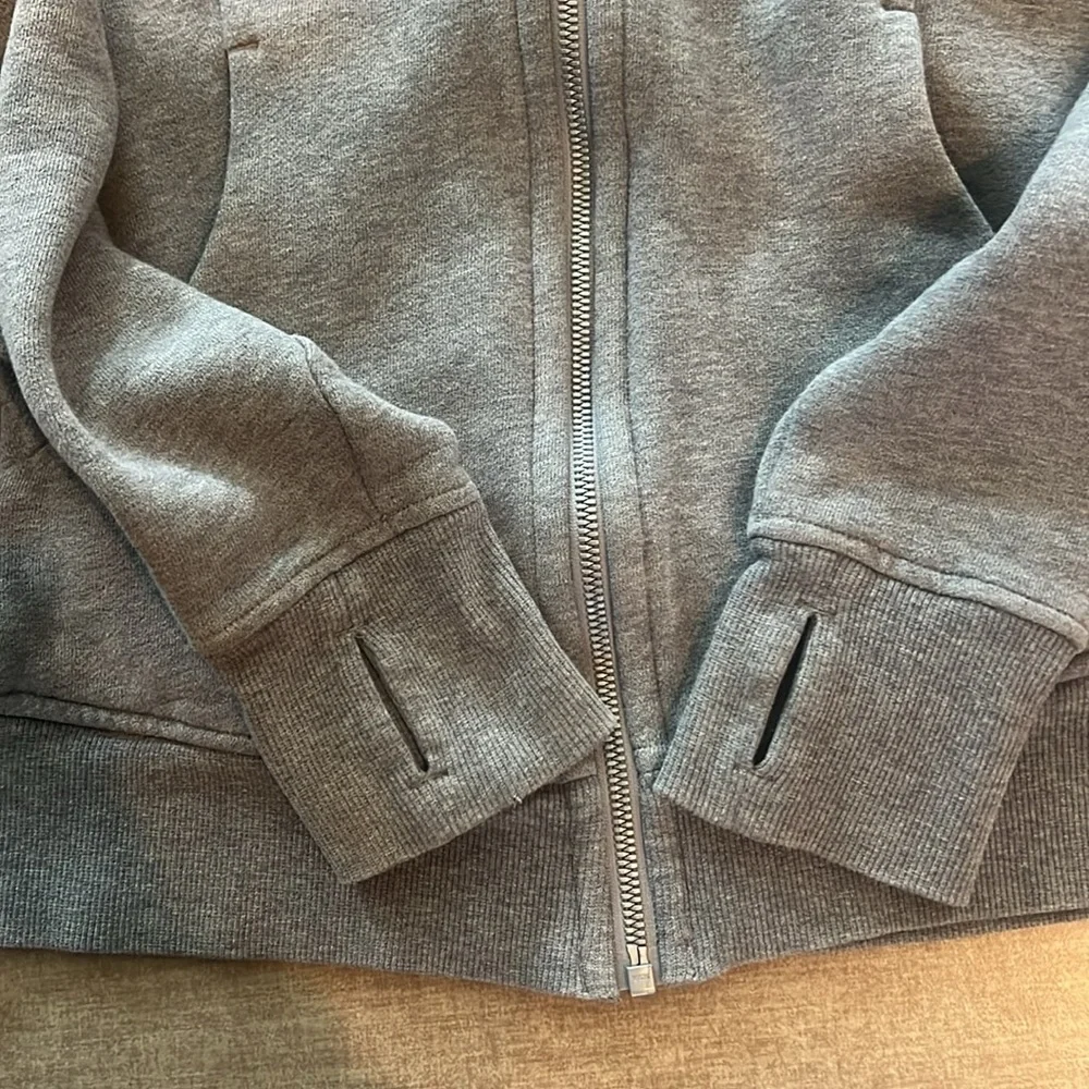 Lululemon Scuba hoodie - Picture 4 of 9